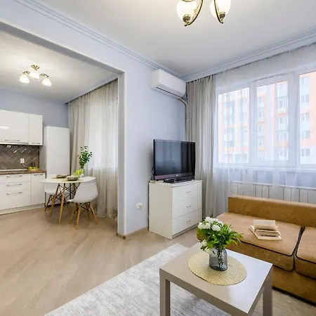 Французский Круассан, А Не Квартира Almaty Exterior photo